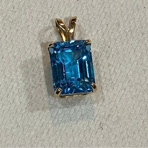 14k Gold Blue Topaz Pendant. Marked MEI 14k.